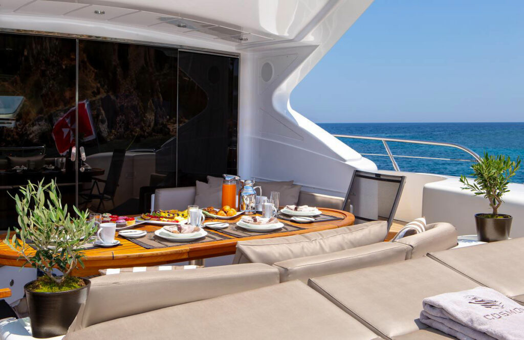 2004 Overmarine Mangusta 108 à louer (photo 10)
