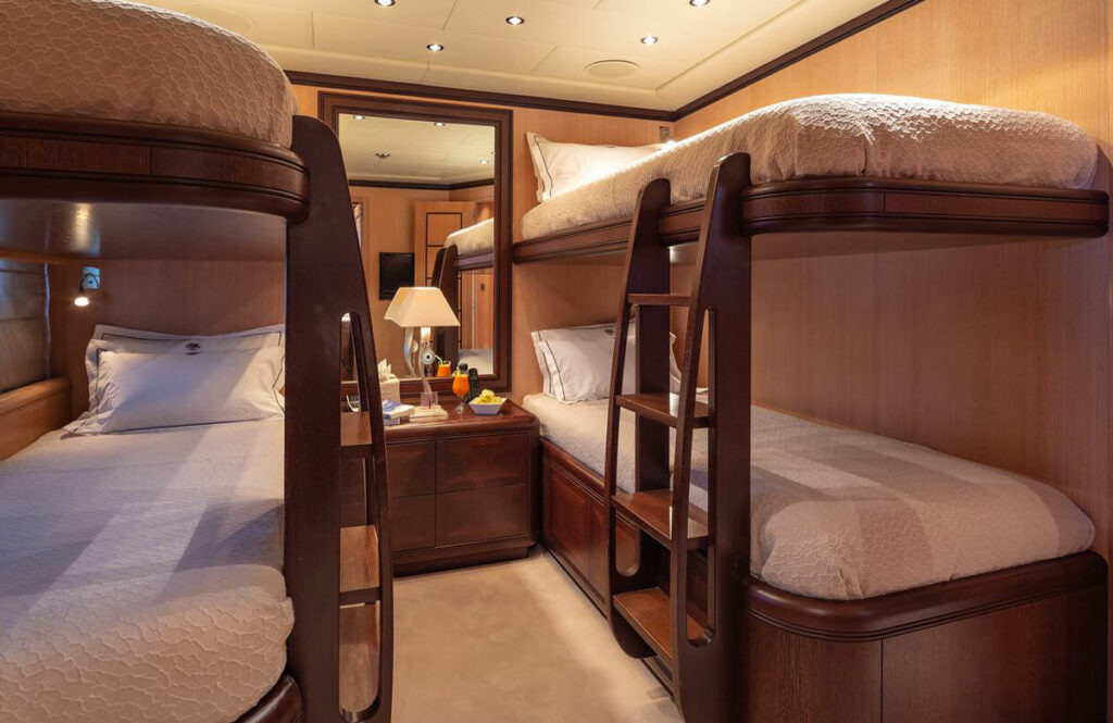 2004 Overmarine Mangusta 108 à louer (photo 7)