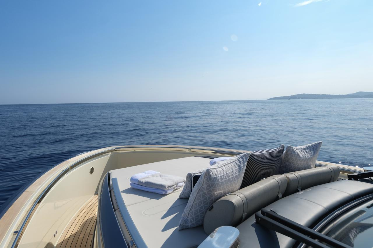 2023 Invictus Yacht TT460 zu chartern (photo 8)