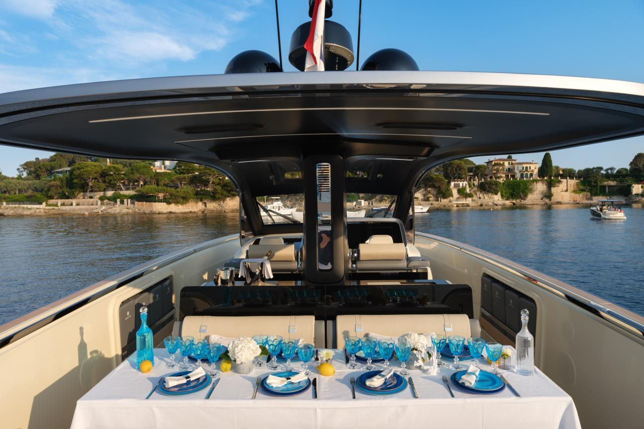 2023 Invictus Yacht TT460 zu chartern (photo 10)