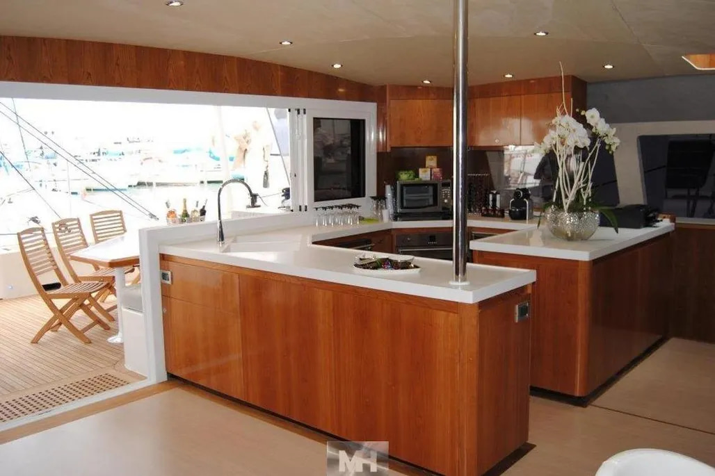 2010 Catana 85 te koop (photo 20)