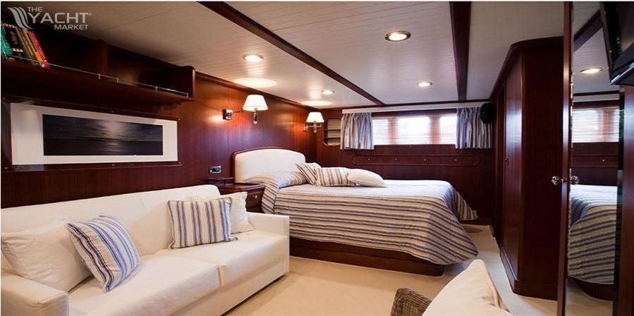 2005 Explorer Trawler 33M for sale (photo 7)