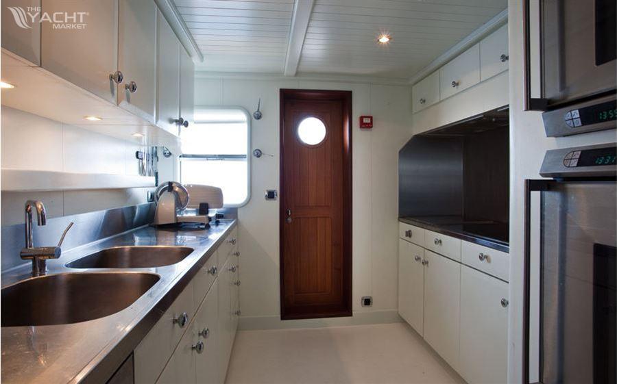 2005 Explorer Trawler 33M for sale (photo 8)