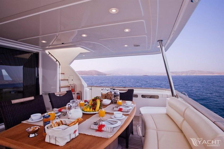 2010 Ferretti Yachts Custom Line en venta (photo 3)