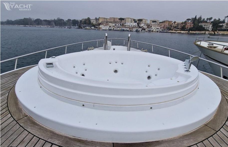 2008 North Pacific Dutch Explorer Explorer Trawler 70' à vendre (photo 6)