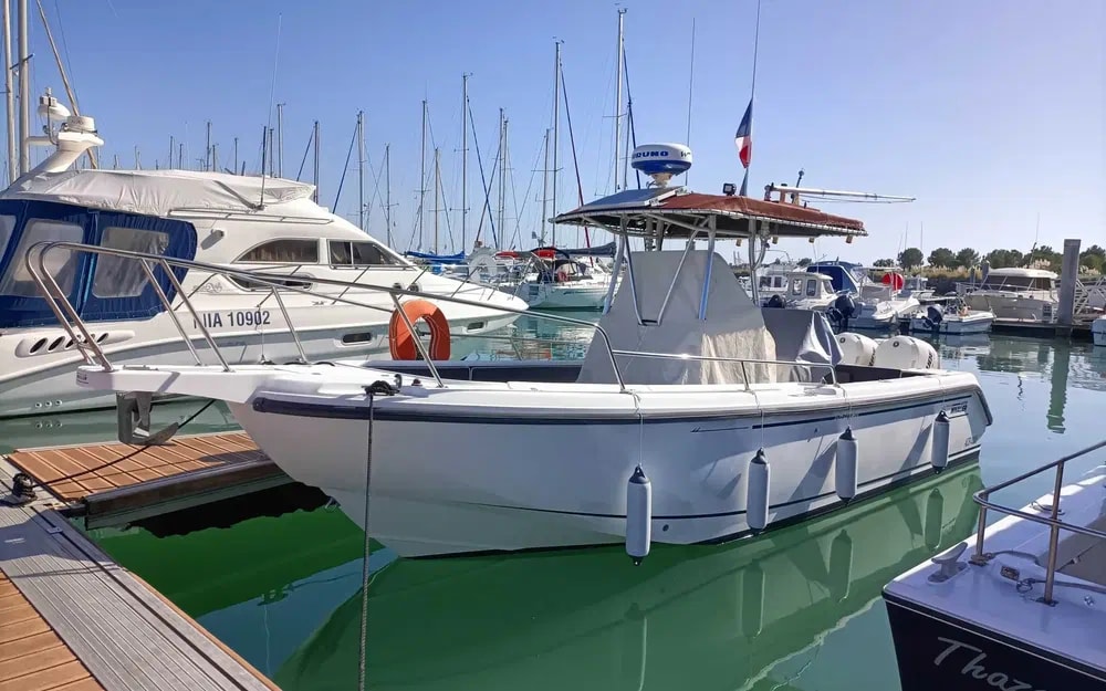 2001 Boston Whaler 26 Outrage for sale (photo 2)
