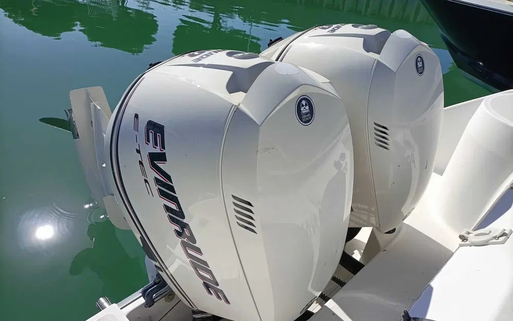 2001 Boston Whaler 26 Outrage for sale (photo 5)