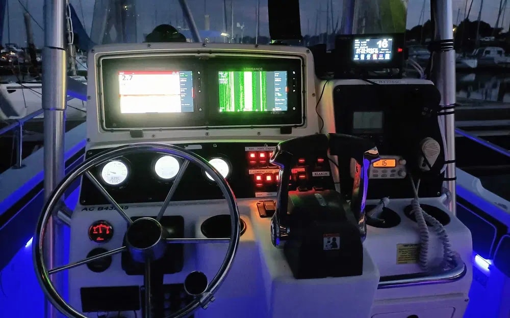 2001 Boston Whaler 26 Outrage for sale (photo 11)