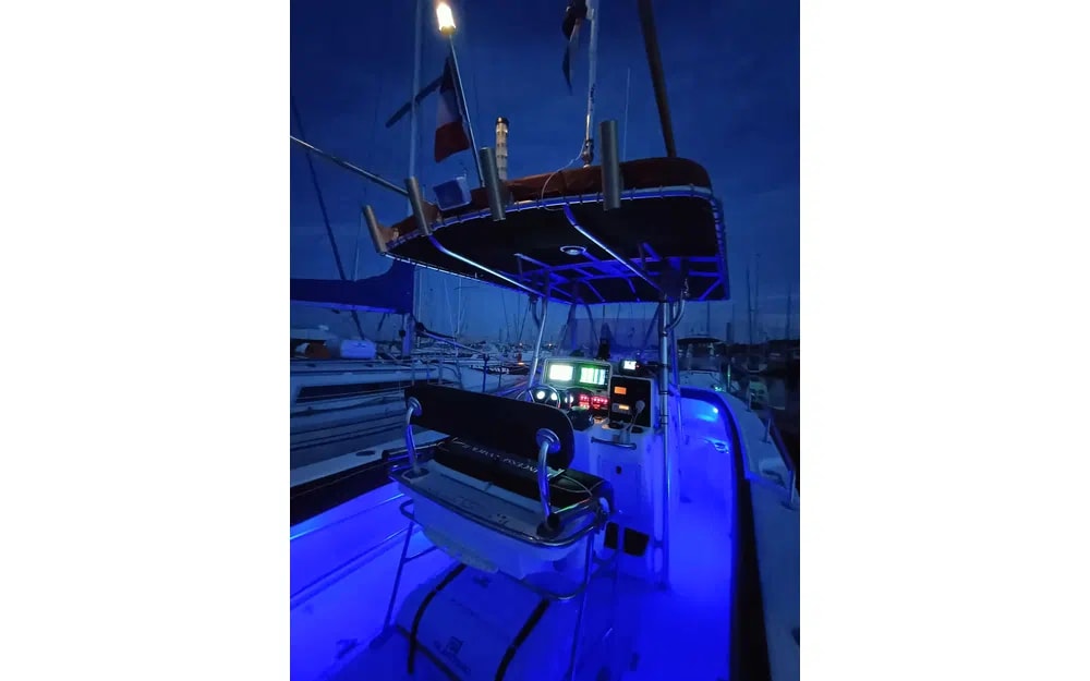 2001 Boston Whaler 26 Outrage for sale (photo 17)