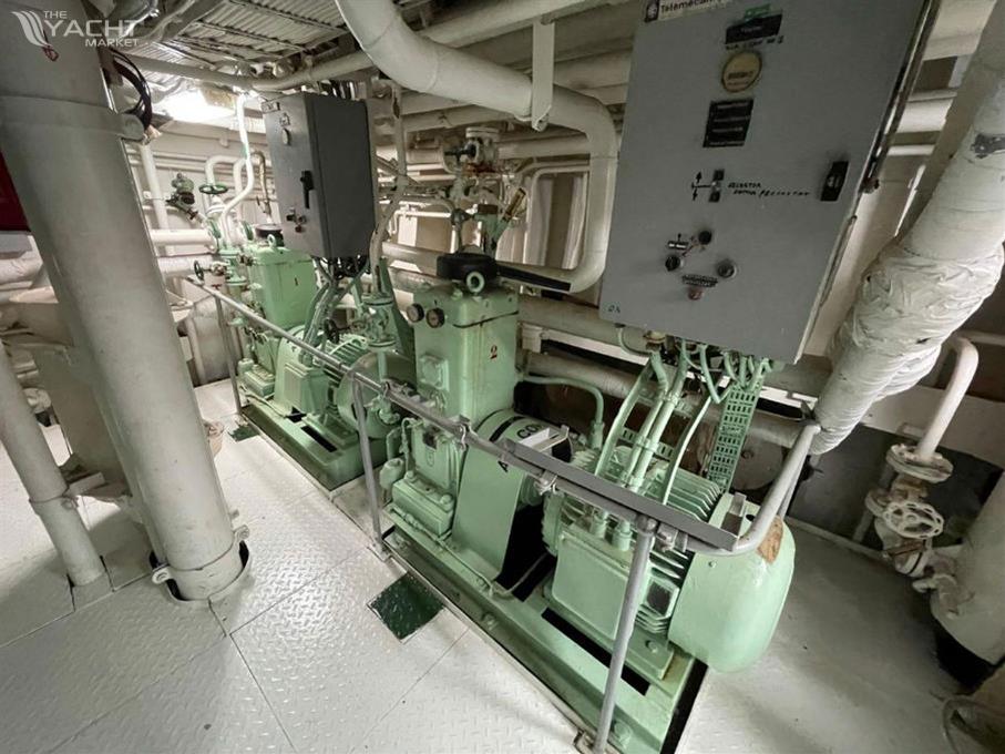 1975 Schichau Unterweser AG Expedition Vessel for sale (photo 16)