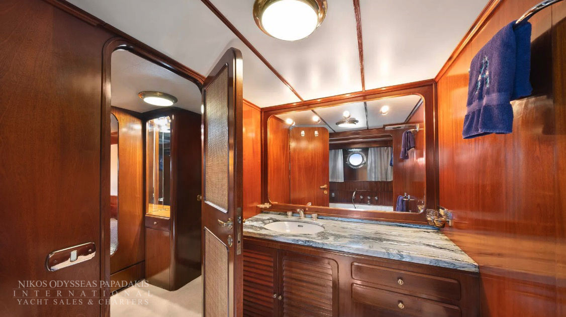 1982 Benetti 37.60m na sprzedaż (photo 17)