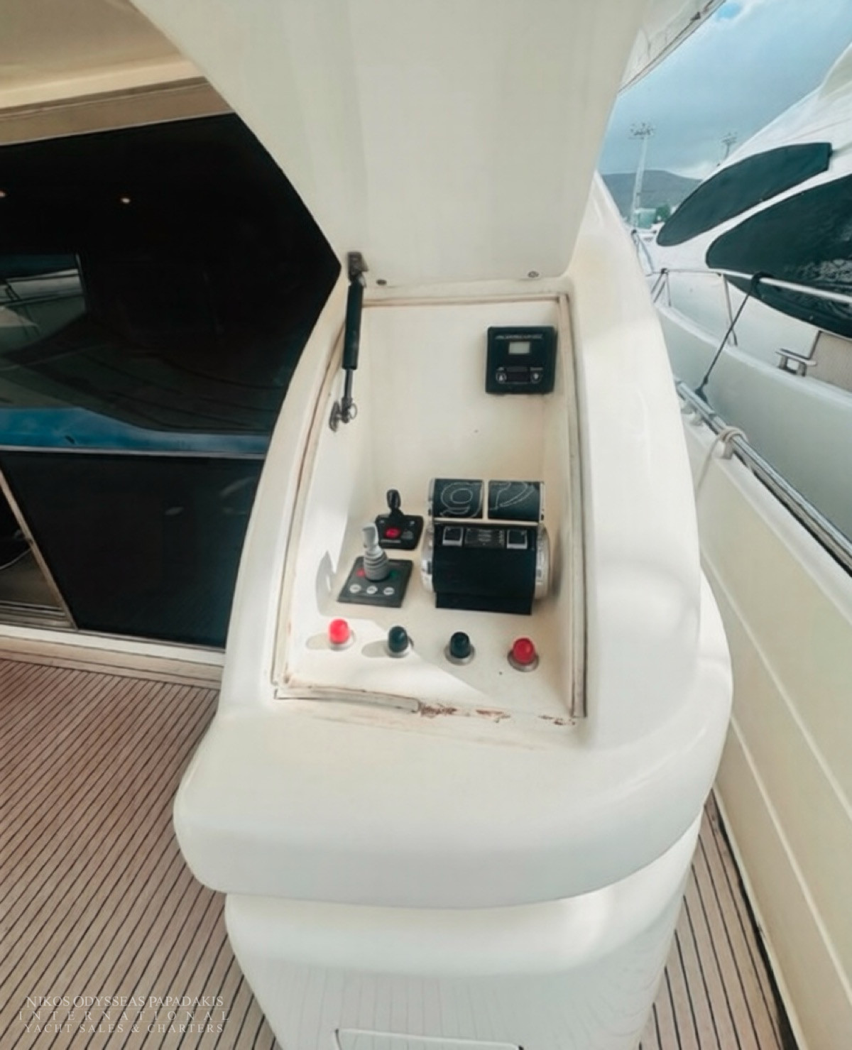 2001 Ferretti 680 te koop (photo 4)