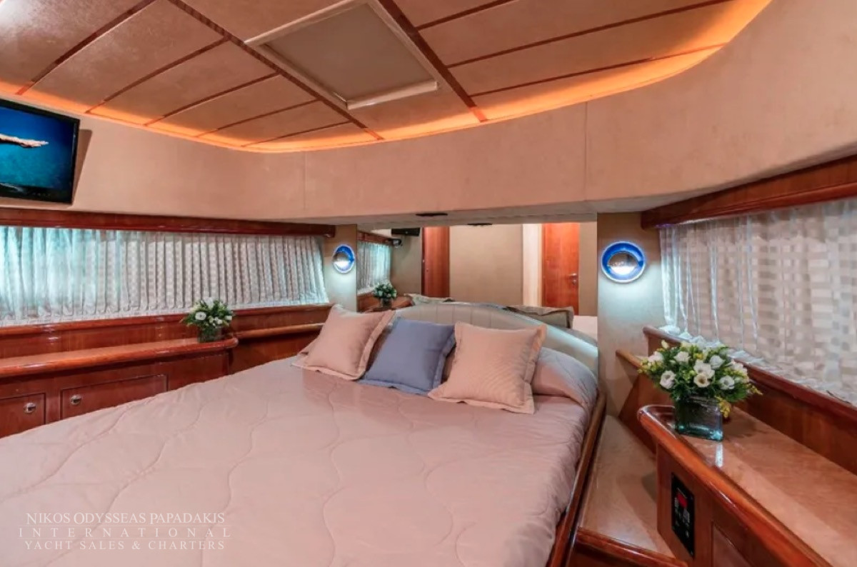 2001 Ferretti 680 te koop (photo 11)