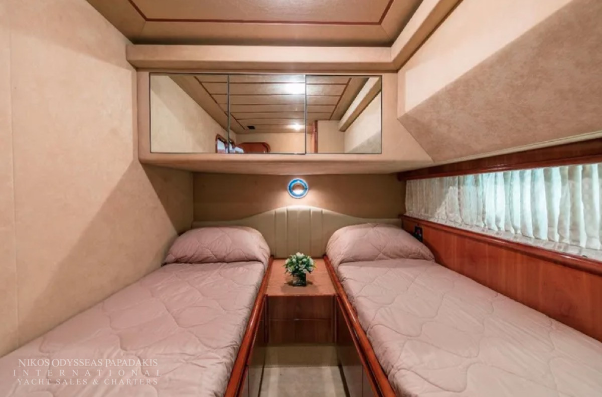 2001 Ferretti 680 te koop (photo 12)
