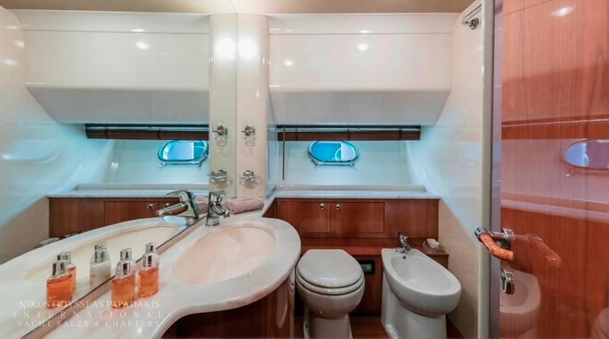 2001 Ferretti 680 te koop (photo 13)