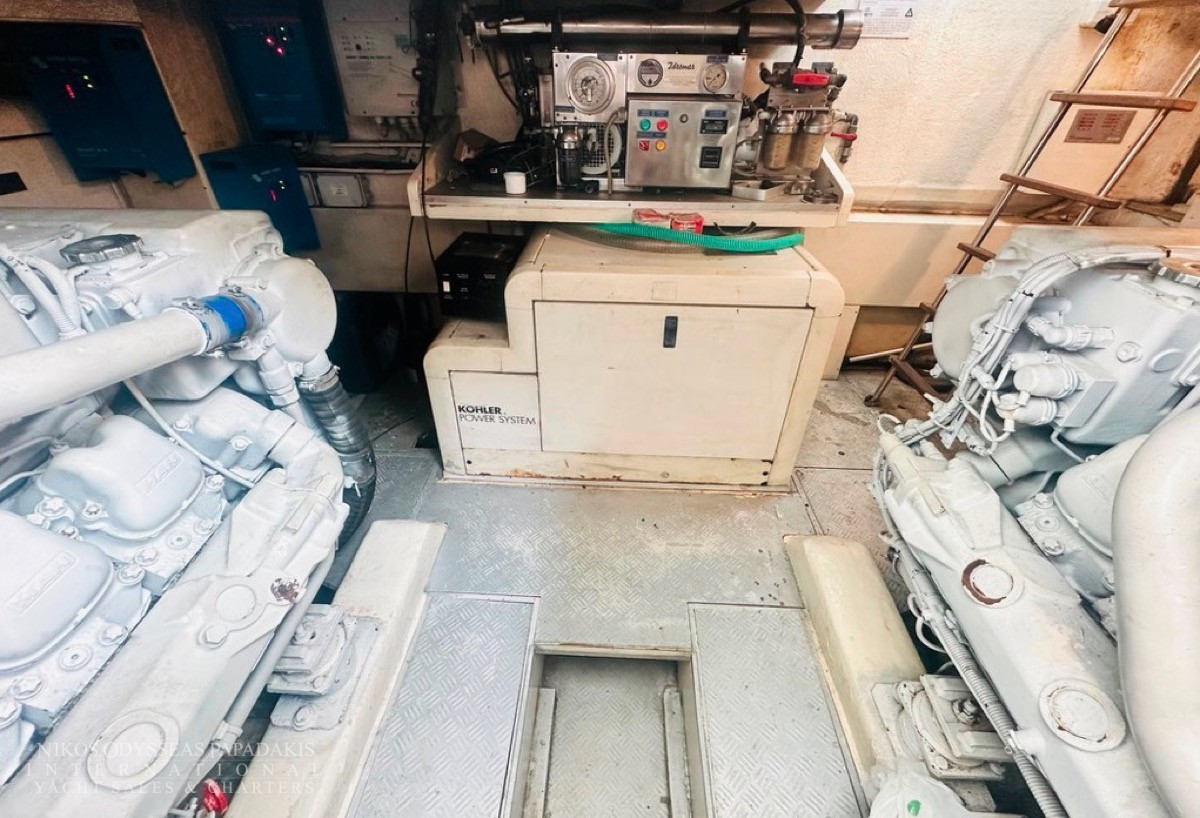 2001 Ferretti 680 te koop (photo 17)