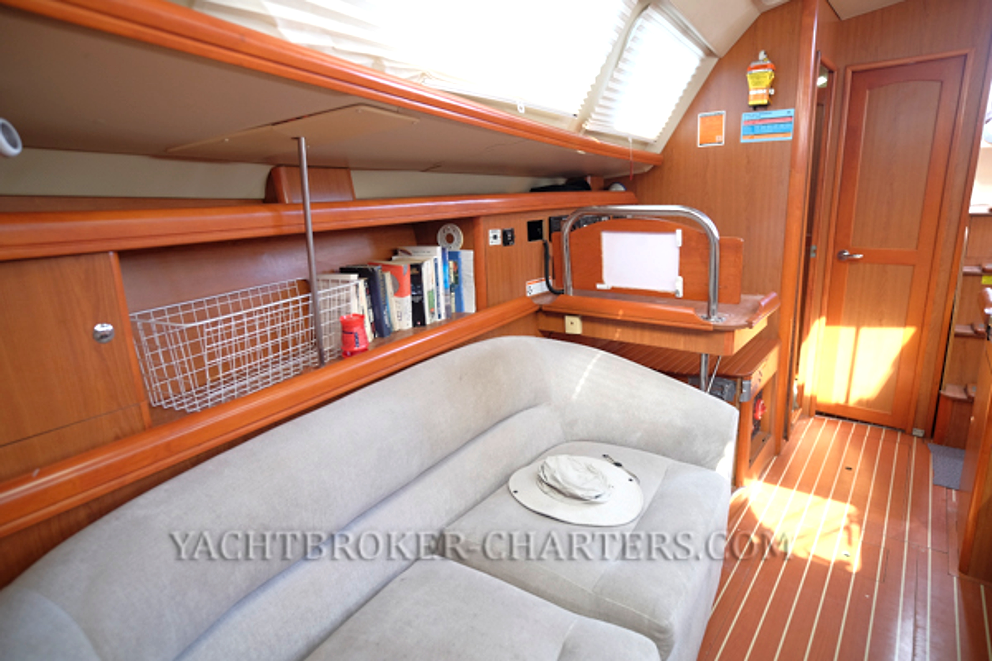 2008 Hunter 41 Deck Saloon for sale (photo 48)