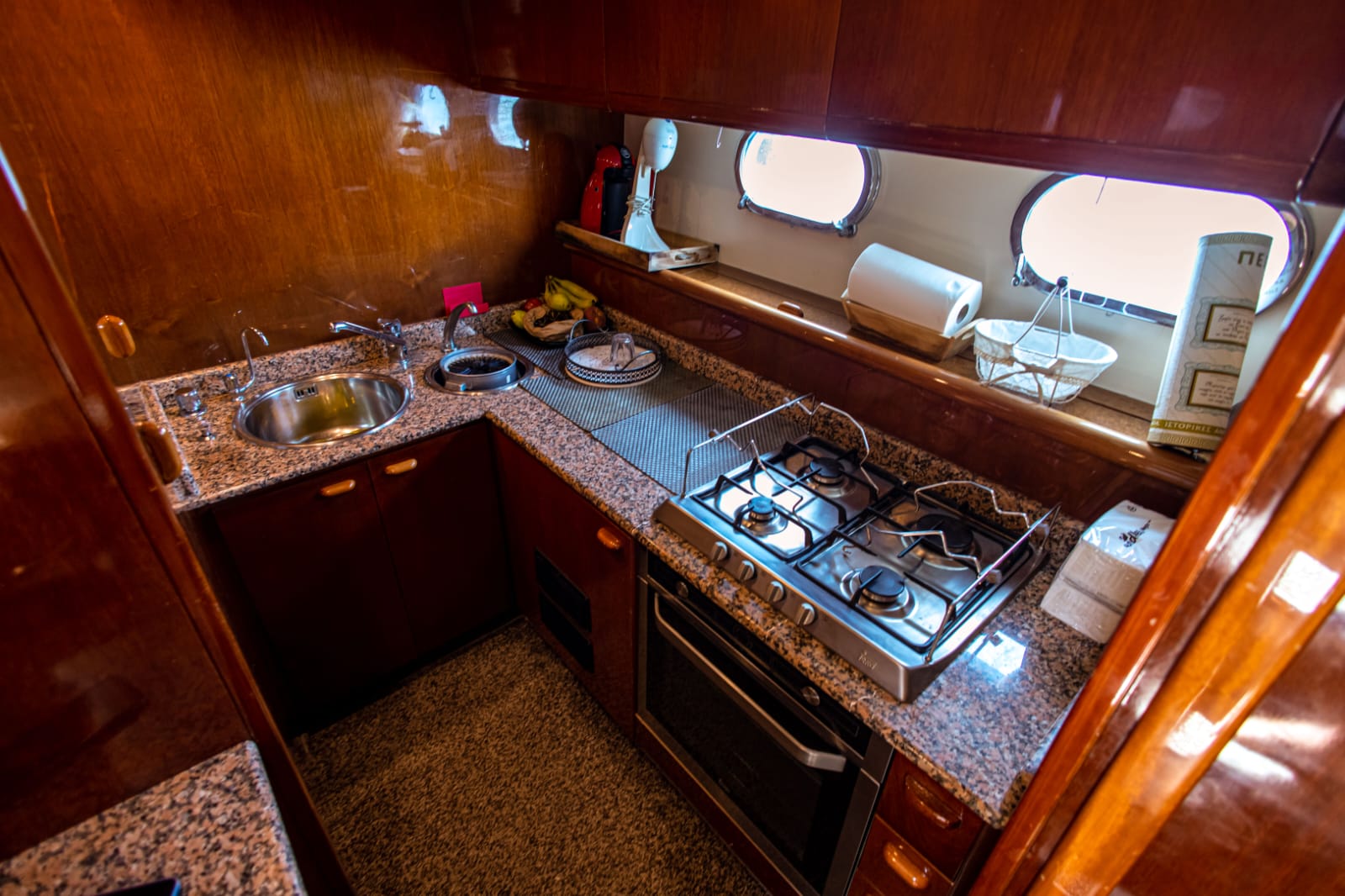 1998 Ferretti Yachts 620 for sale (photo 8)