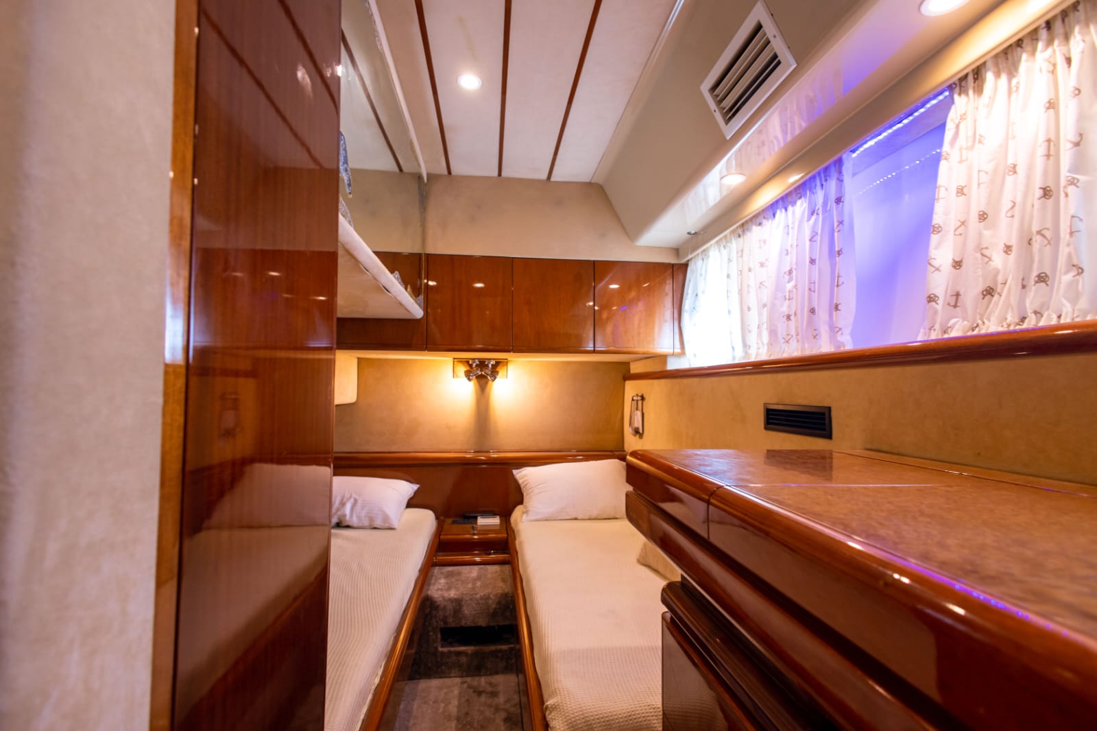 1998 Ferretti Yachts 620 for sale (photo 11)