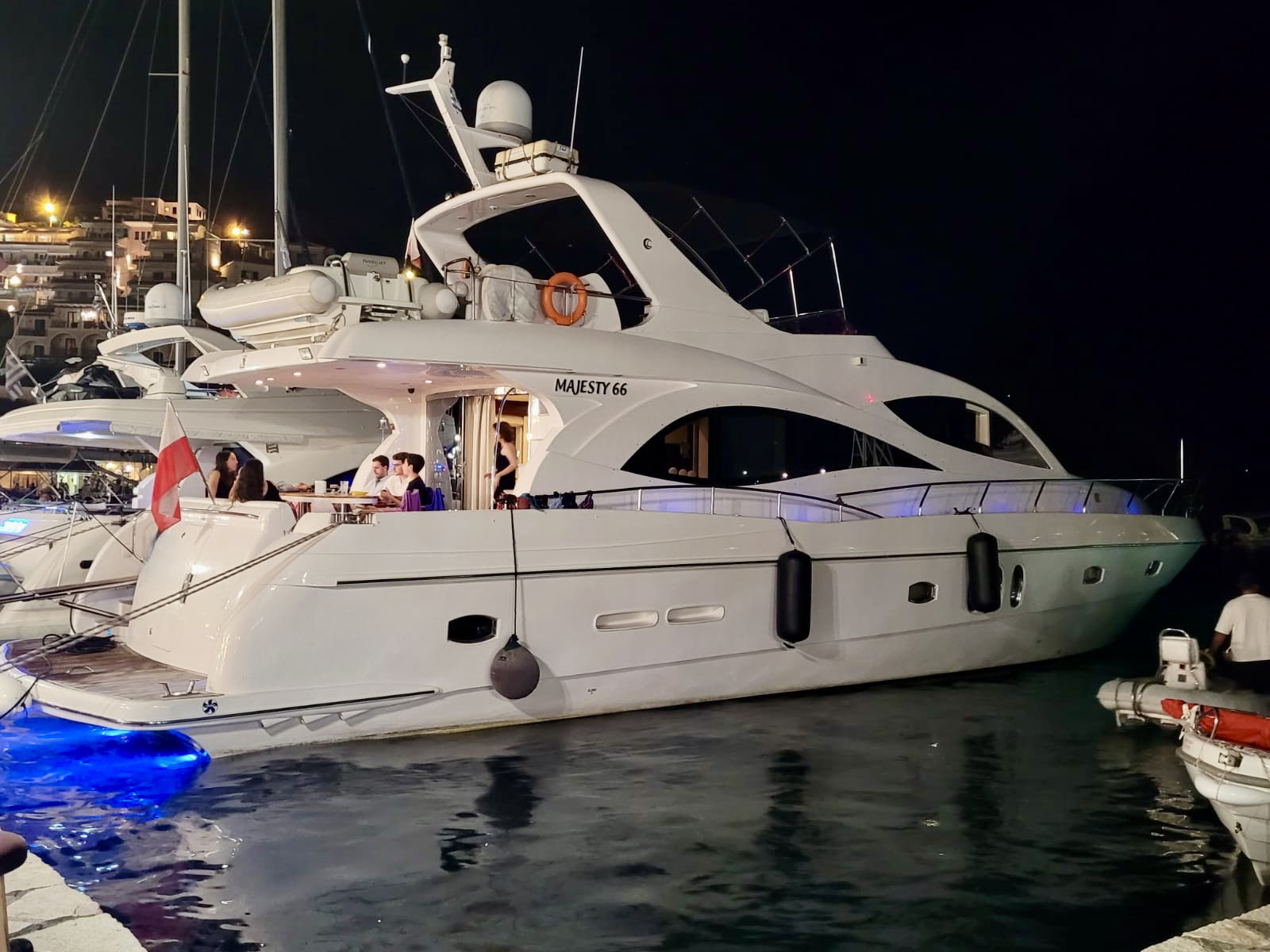 2010 Majesty Yachts 66 Flybridge à vendre (photo 4)