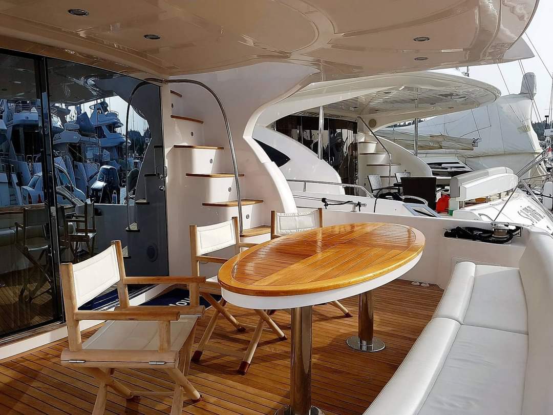 2010 Majesty Yachts 66 Flybridge à vendre (photo 6)
