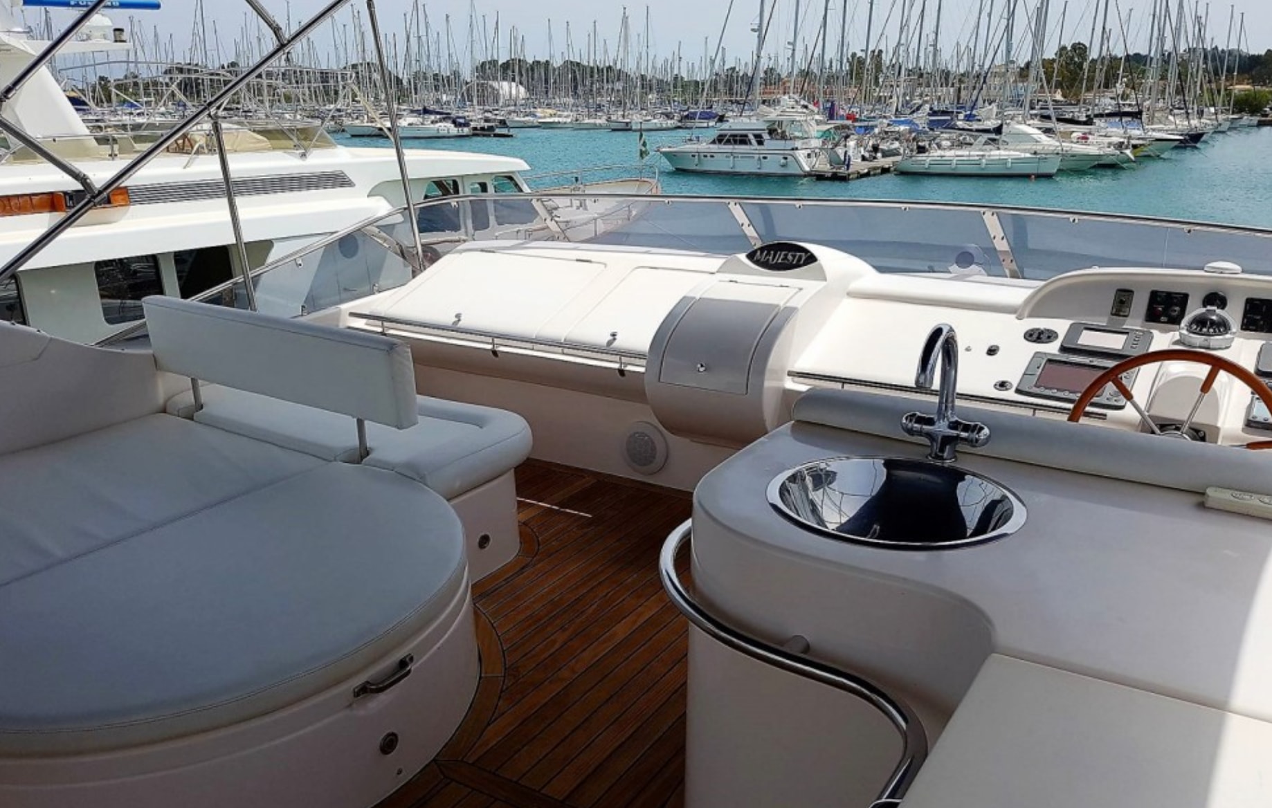 2010 Majesty Yachts 66 Flybridge à vendre (photo 9)