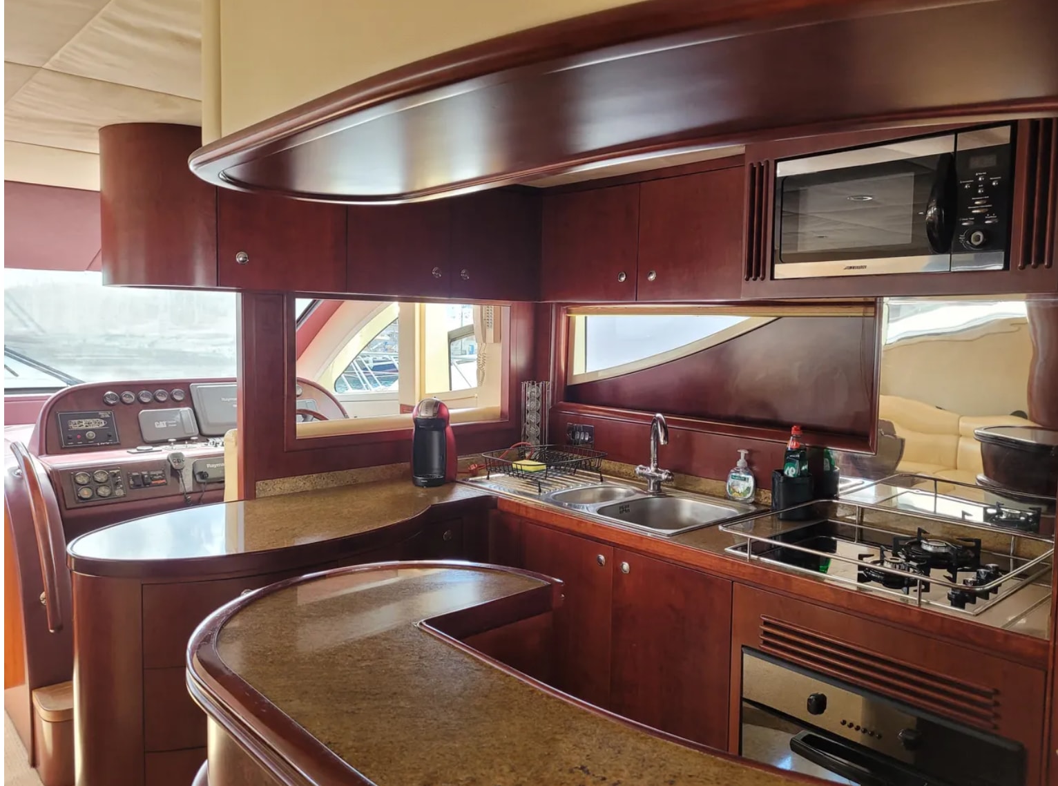 2010 Majesty Yachts 66 Flybridge à vendre (photo 11)