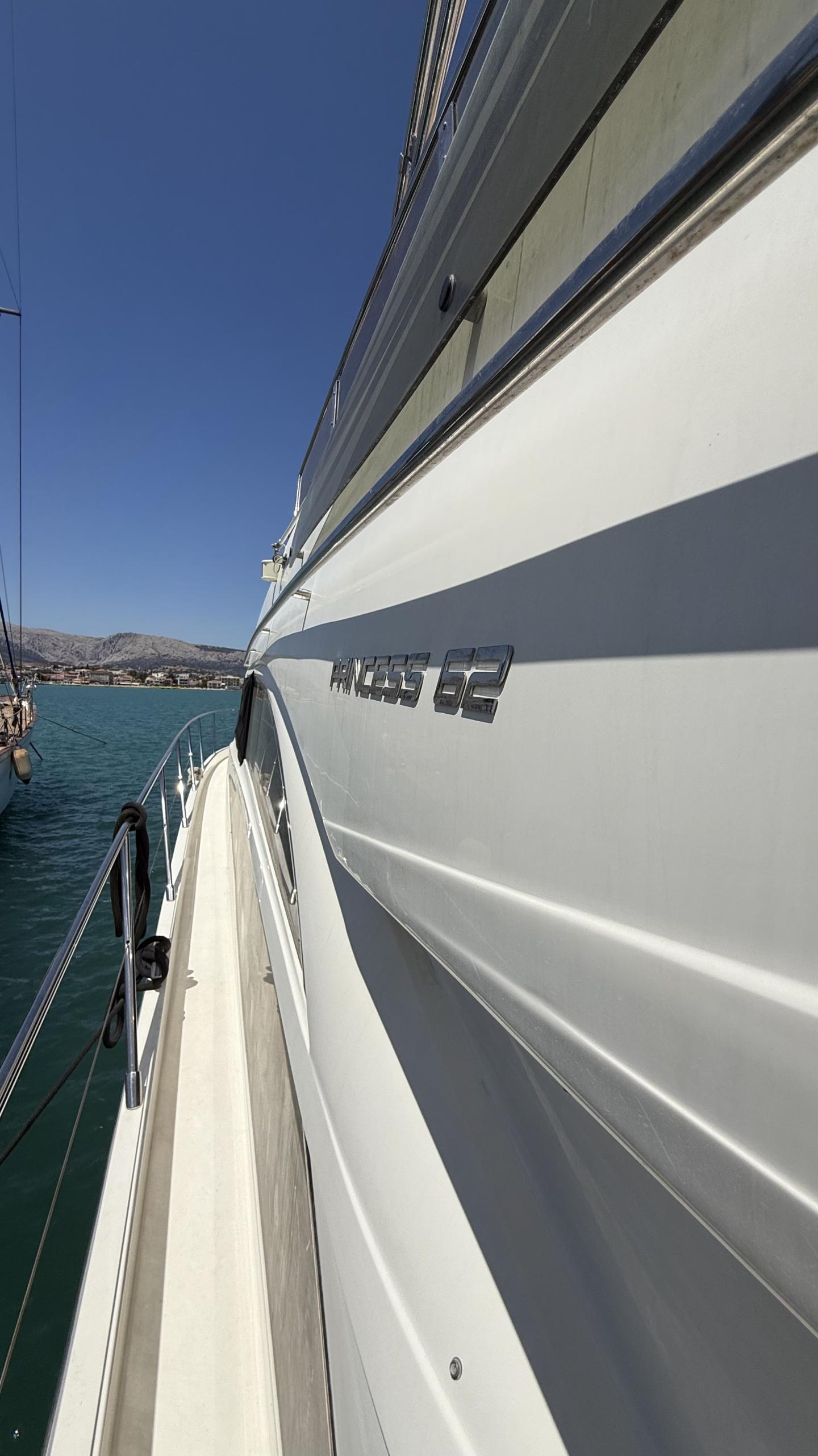 2010 Princess 62 for sale (photo 2)