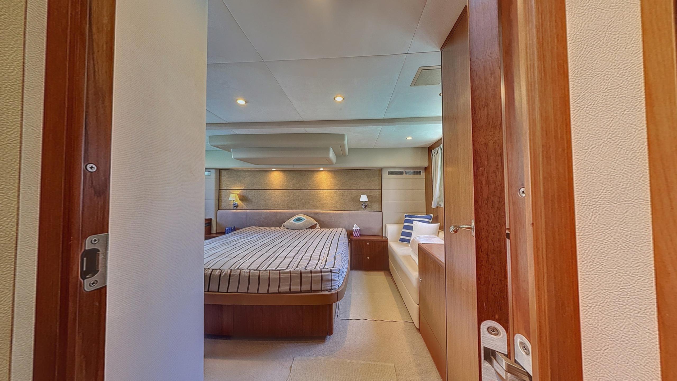 2010 Princess 62 for sale (photo 24)