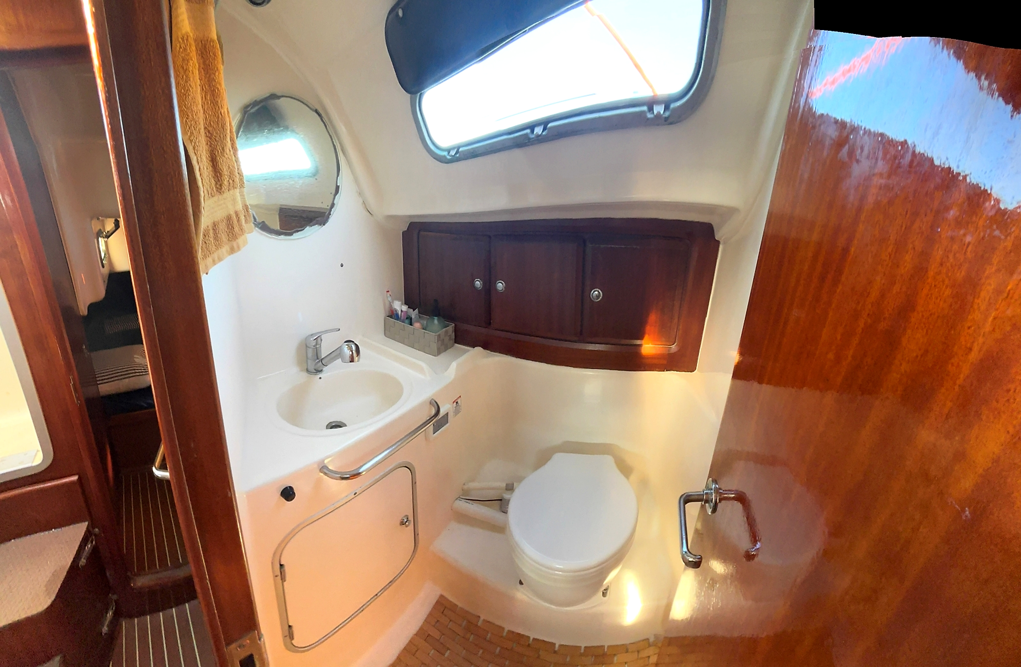 1999 Bavaria 38 Holiday te koop (photo 27)