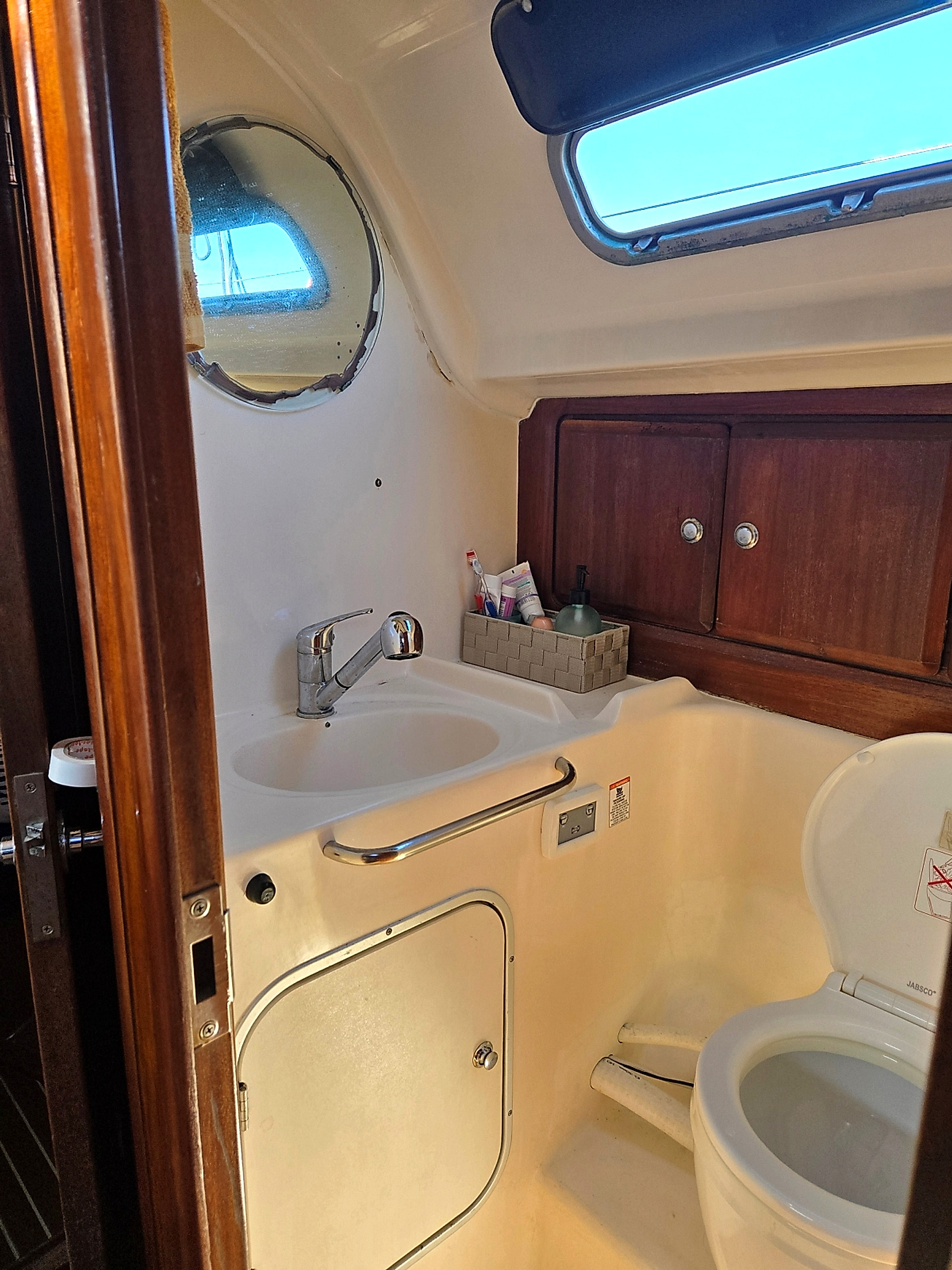 1999 Bavaria 38 Holiday te koop (photo 28)