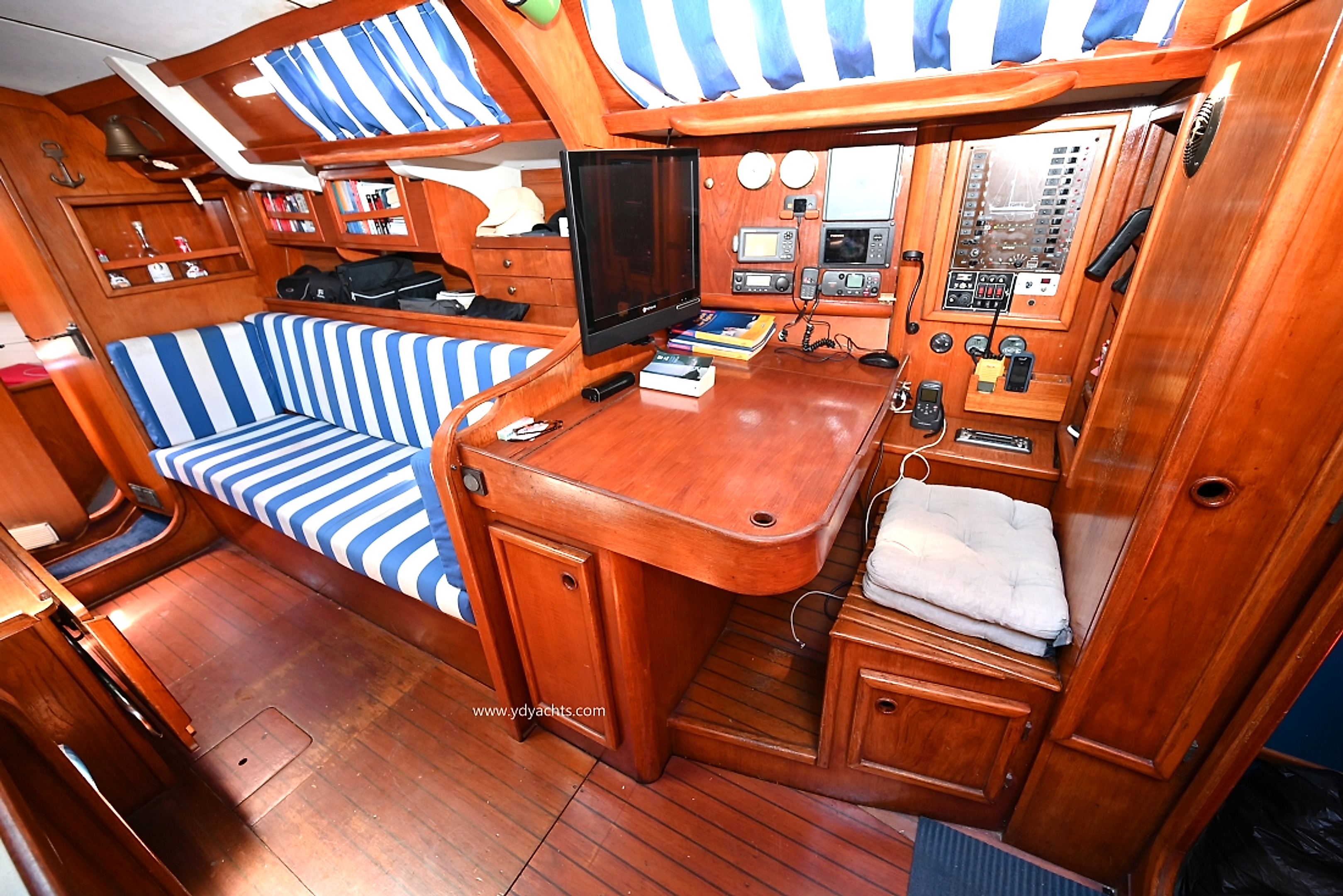 1987 Jeanneau Sun Legende 41 for sale (photo 19)