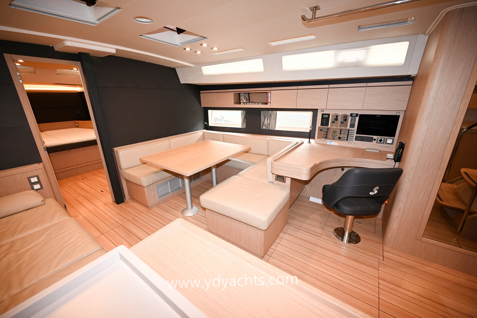 2027 Beneteau Oceanis 55.1 Owner's Version for sale (photo 30)