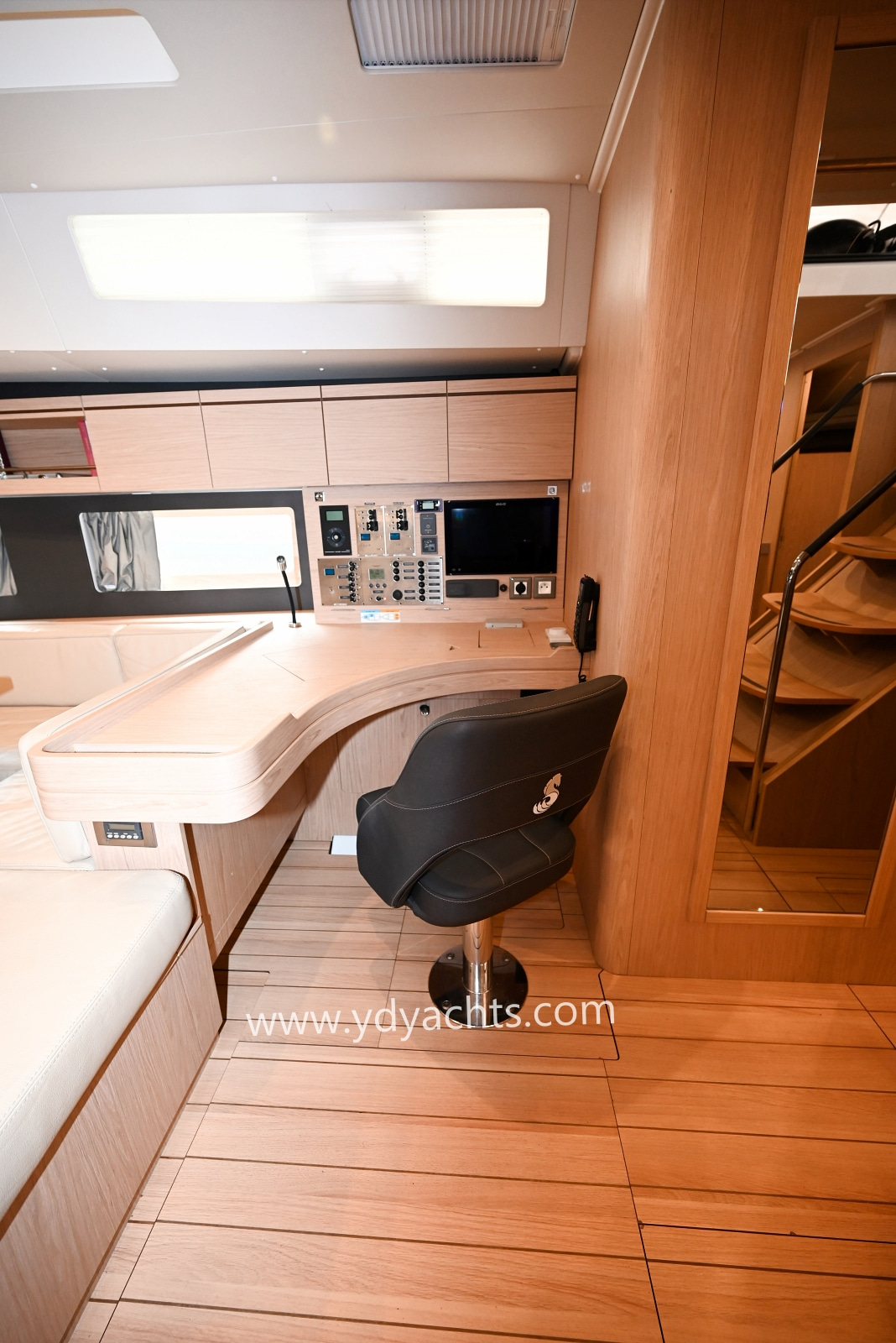 2027 Beneteau Oceanis 55.1 Owner's Version for sale (photo 32)