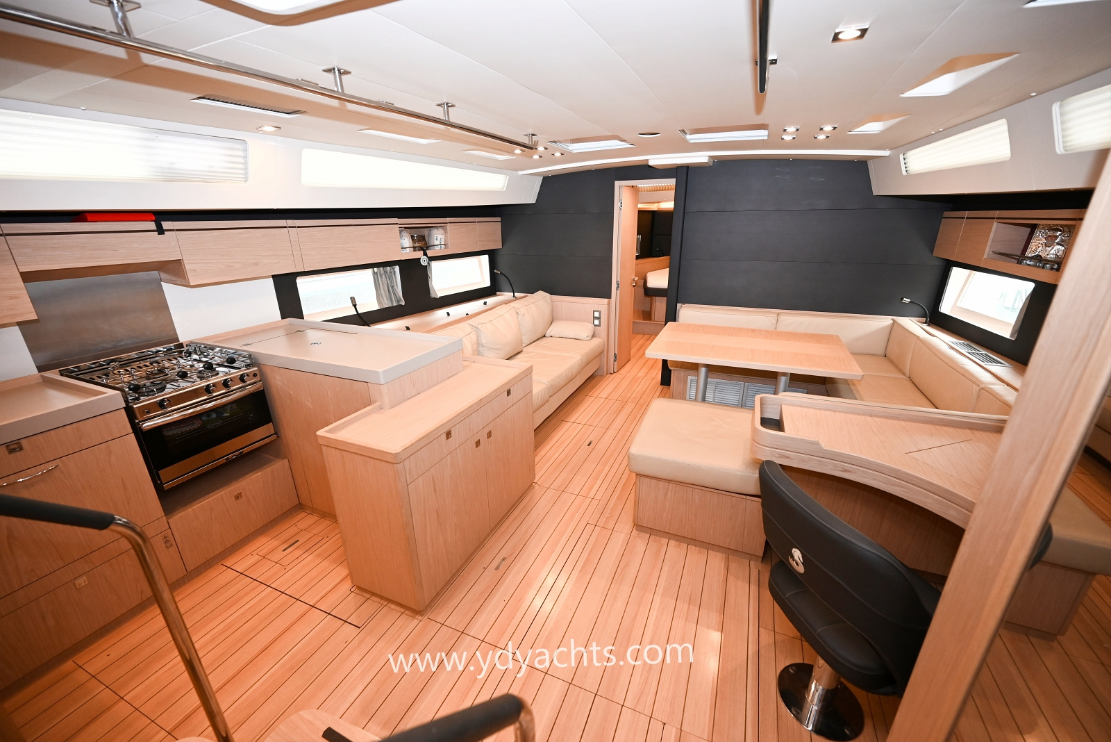 2027 Beneteau Oceanis 55.1 Owner's Version for sale (photo 36)