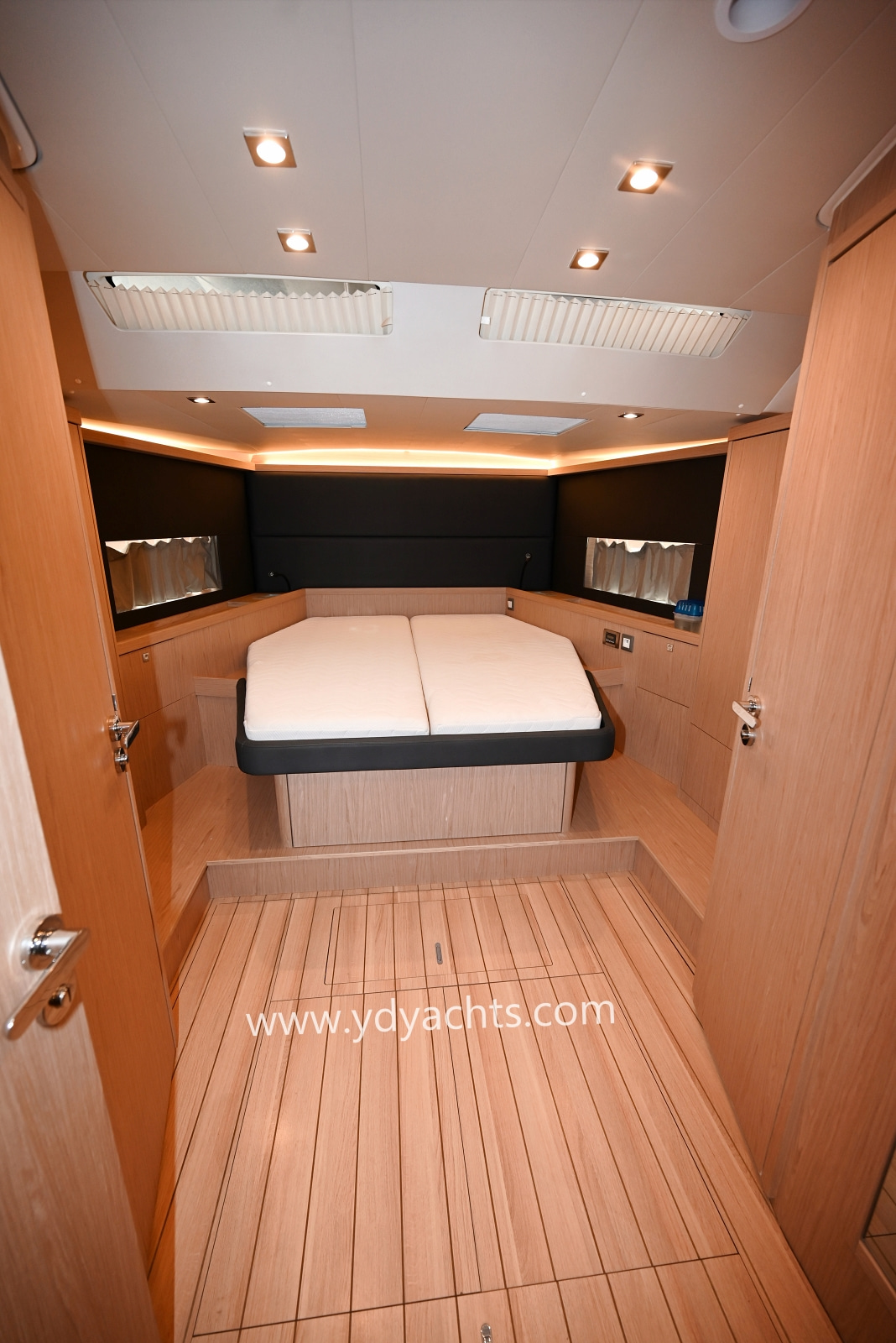 2027 Beneteau Oceanis 55.1 Owner's Version for sale (photo 38)