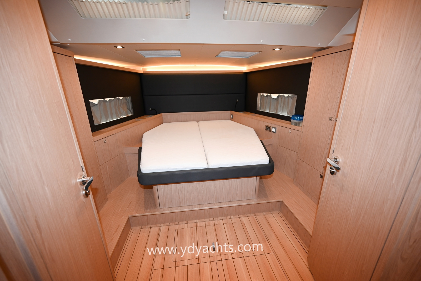 2027 Beneteau Oceanis 55.1 Owner's Version for sale (photo 39)