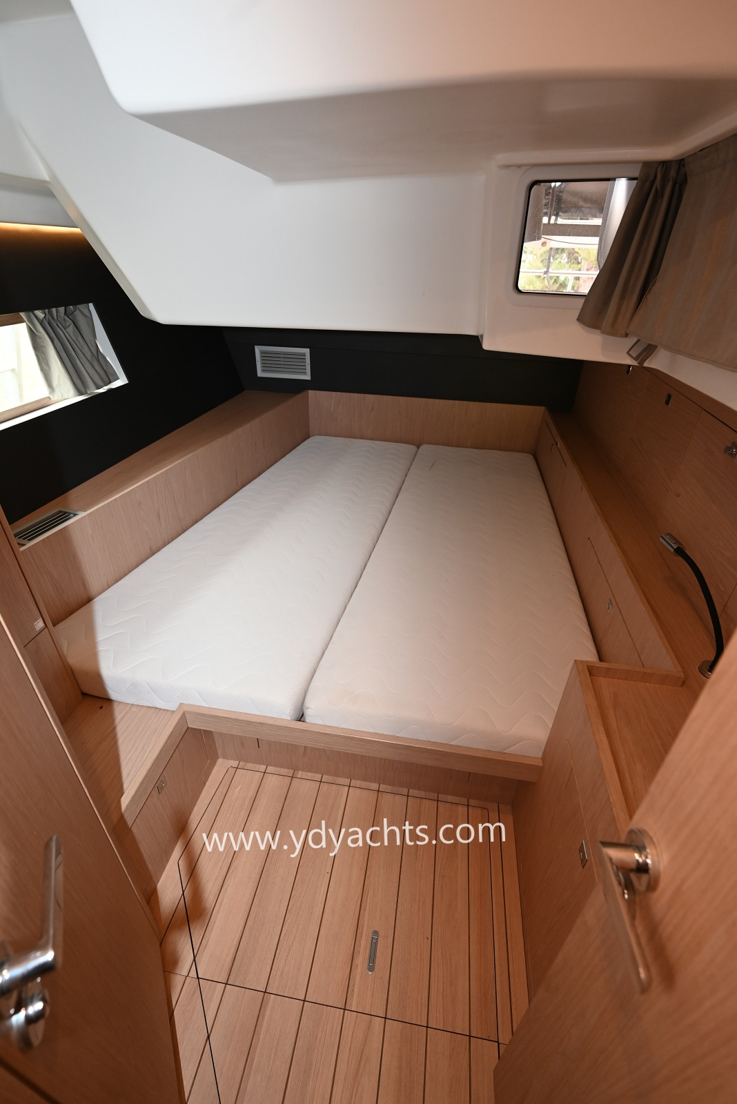2027 Beneteau Oceanis 55.1 Owner's Version for sale (photo 51)