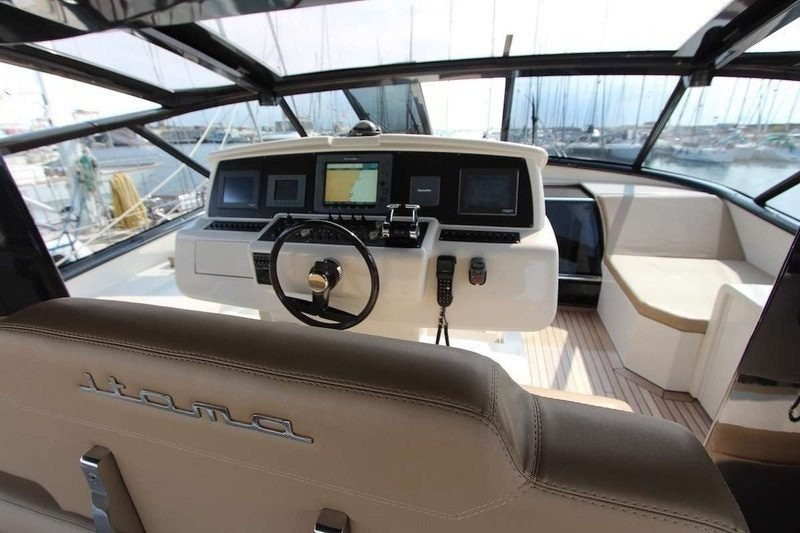 2010 Itama 75 for charter (photo 19)