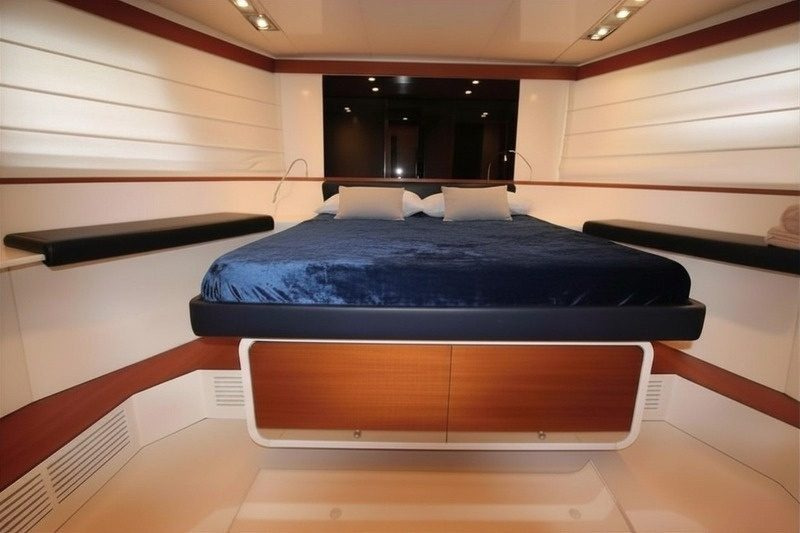 2010 Itama 75 for charter (photo 36)