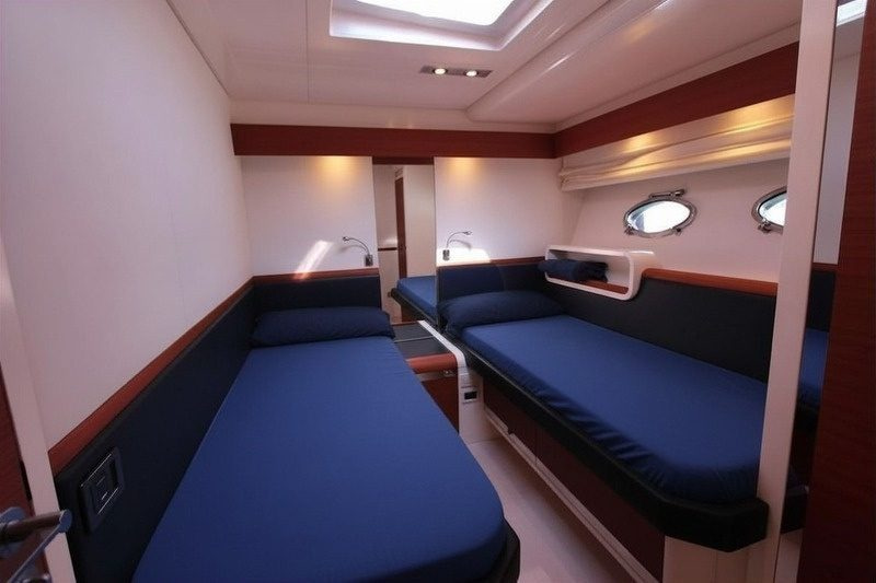 2010 Itama 75 for charter (photo 41)