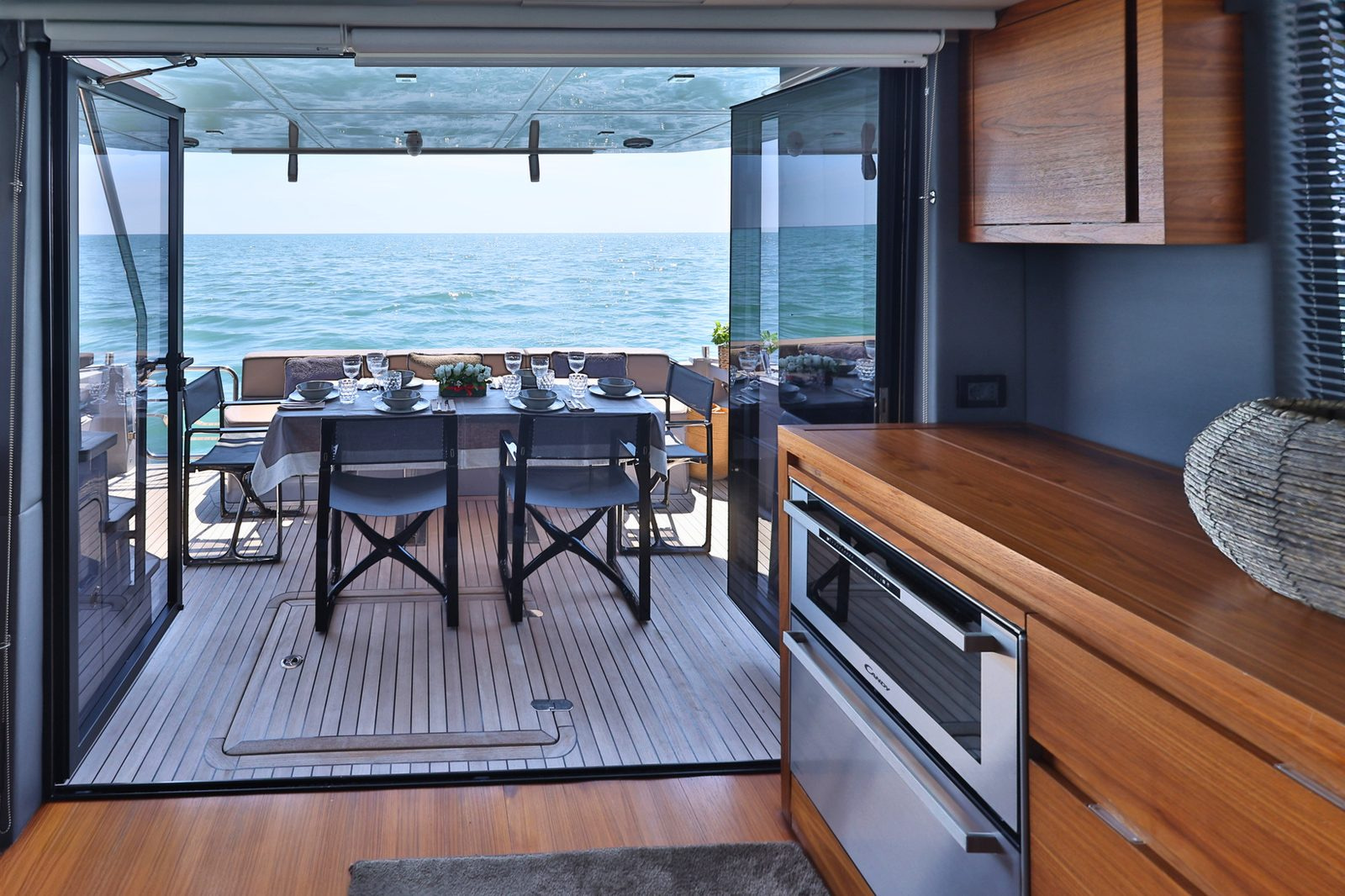 2017 Sundeck 550 for charter (photo 4)