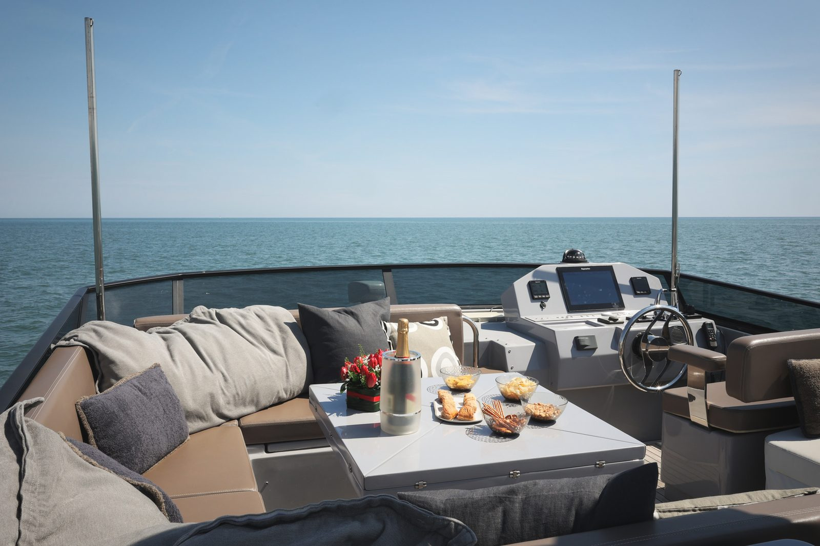 2017 Sundeck 550 for charter (photo 7)