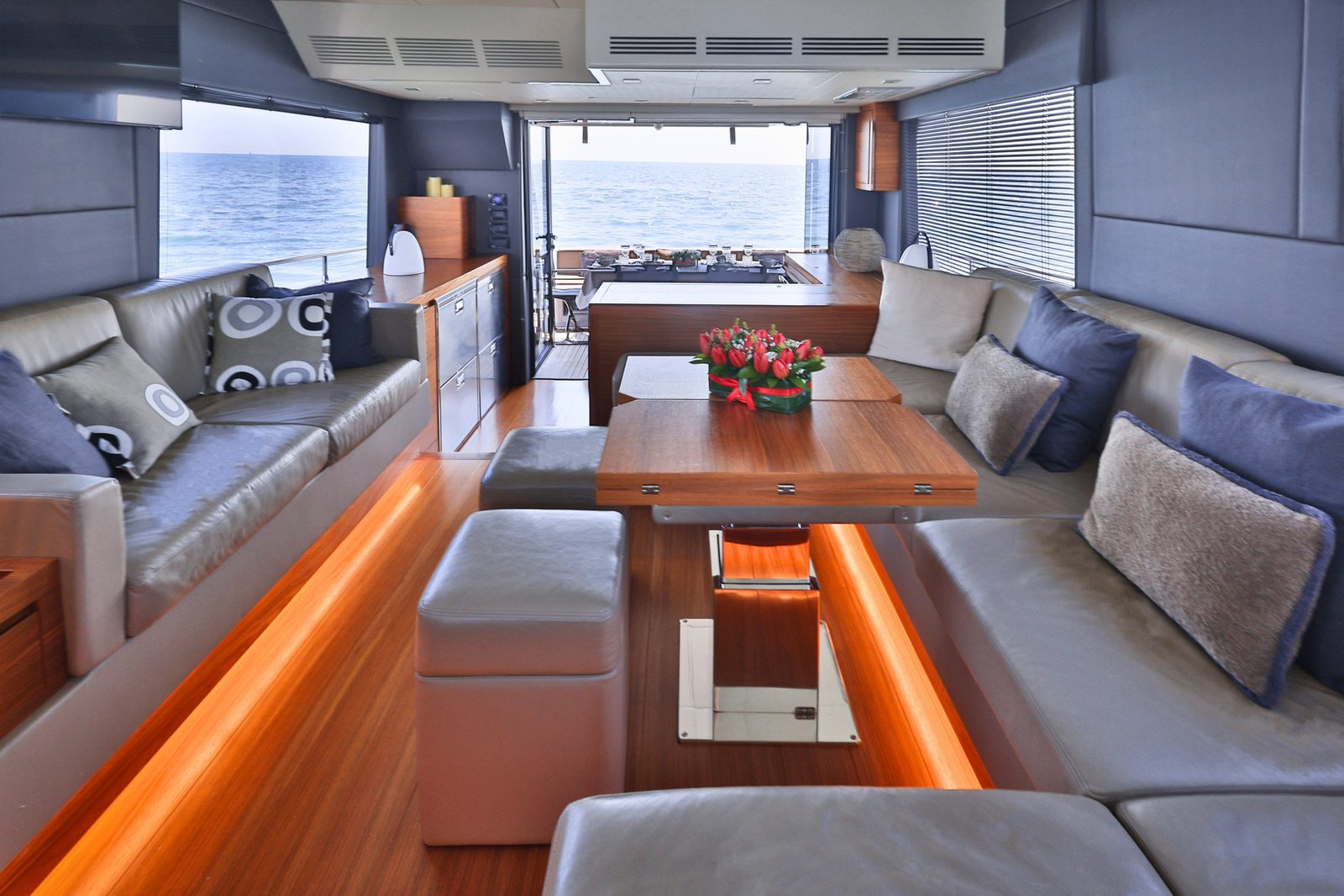 2017 Sundeck 550 for charter (photo 10)