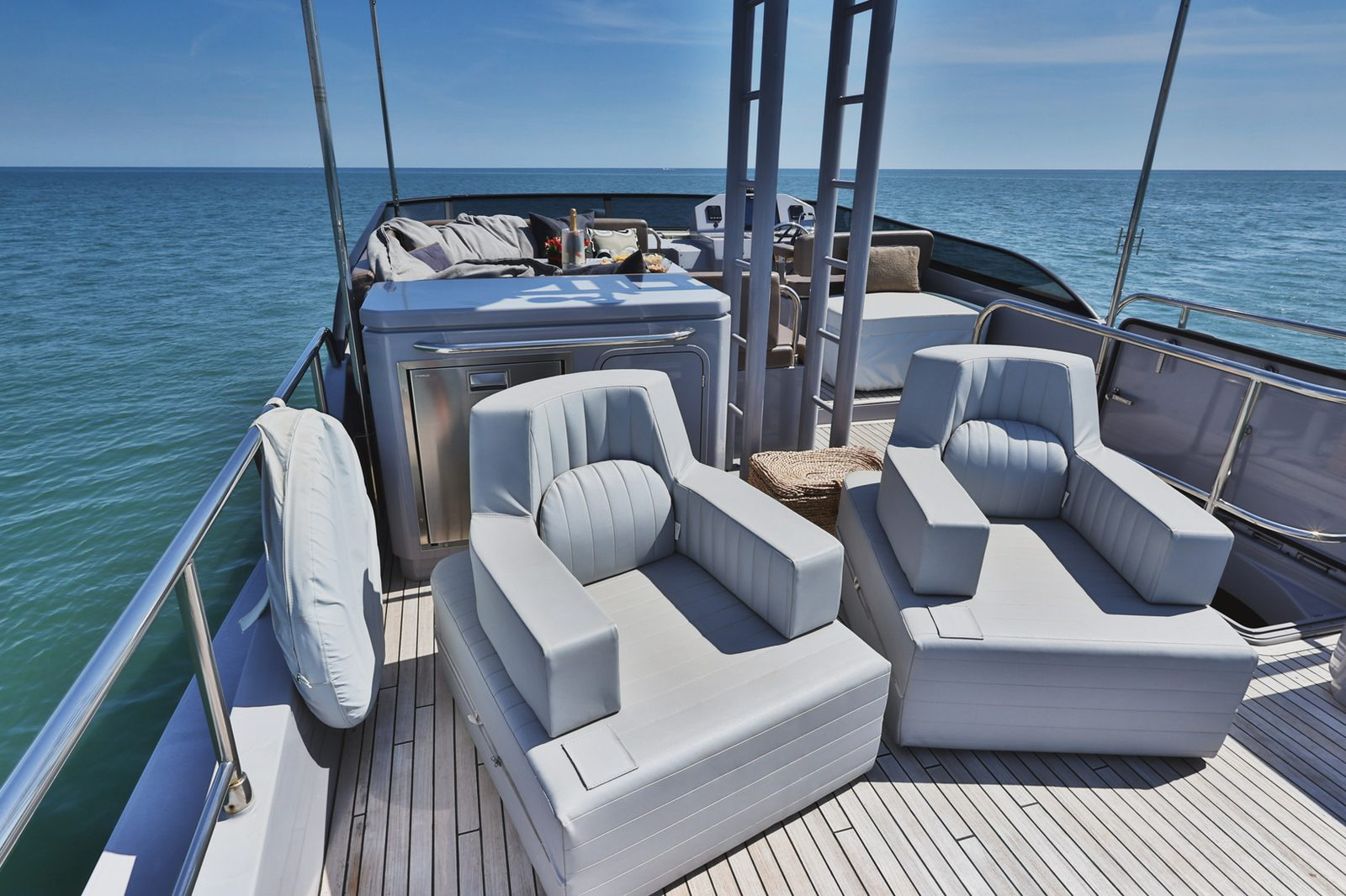 2017 Sundeck 550 for charter (photo 9)