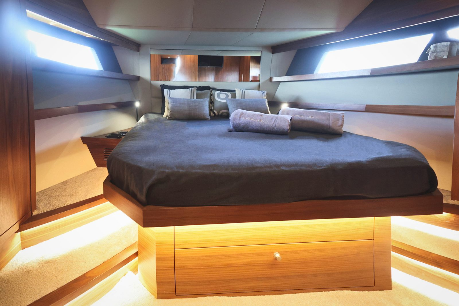 2017 Sundeck 550 for charter (photo 11)