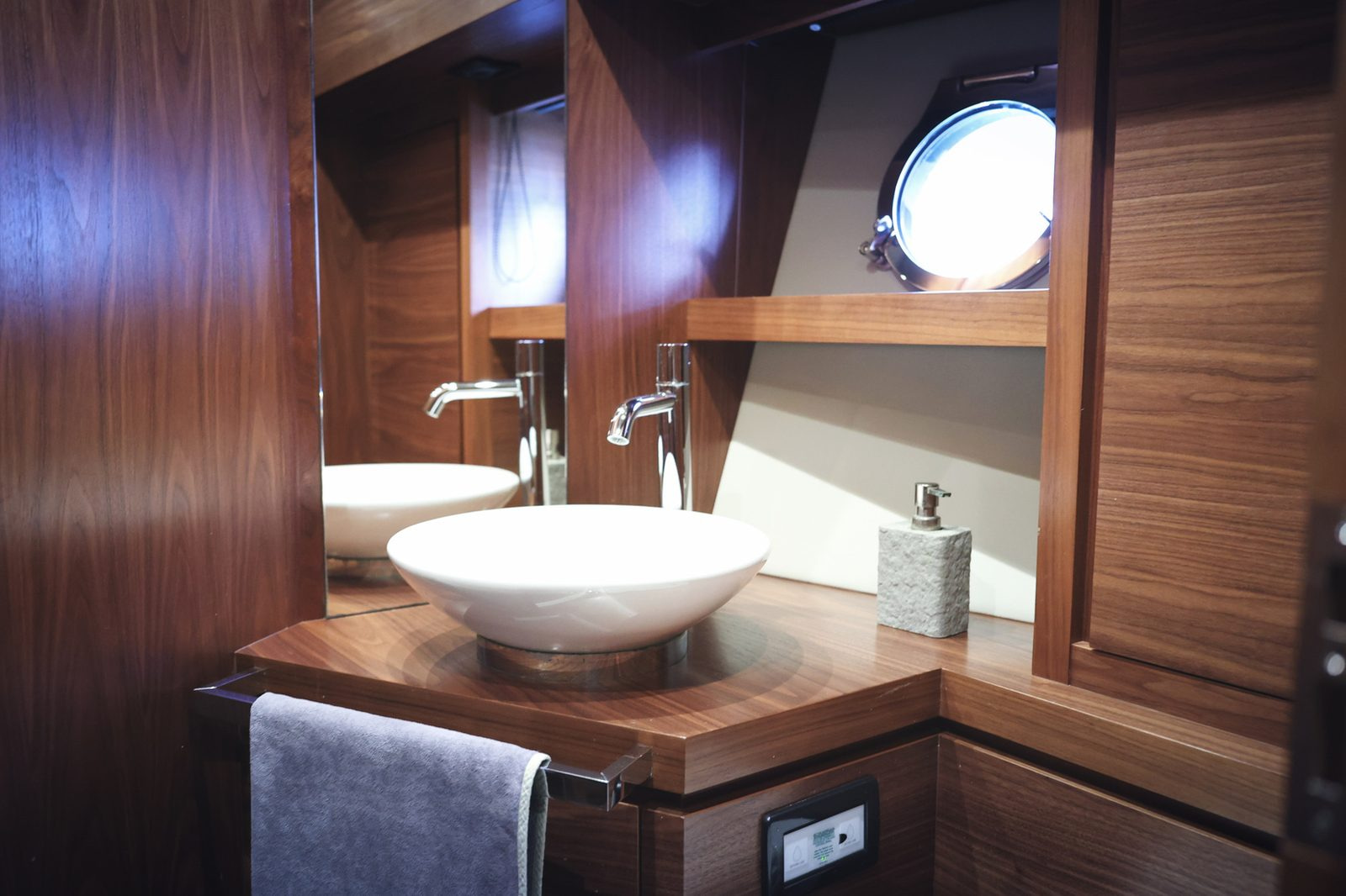 2017 Sundeck 550 for charter (photo 16)