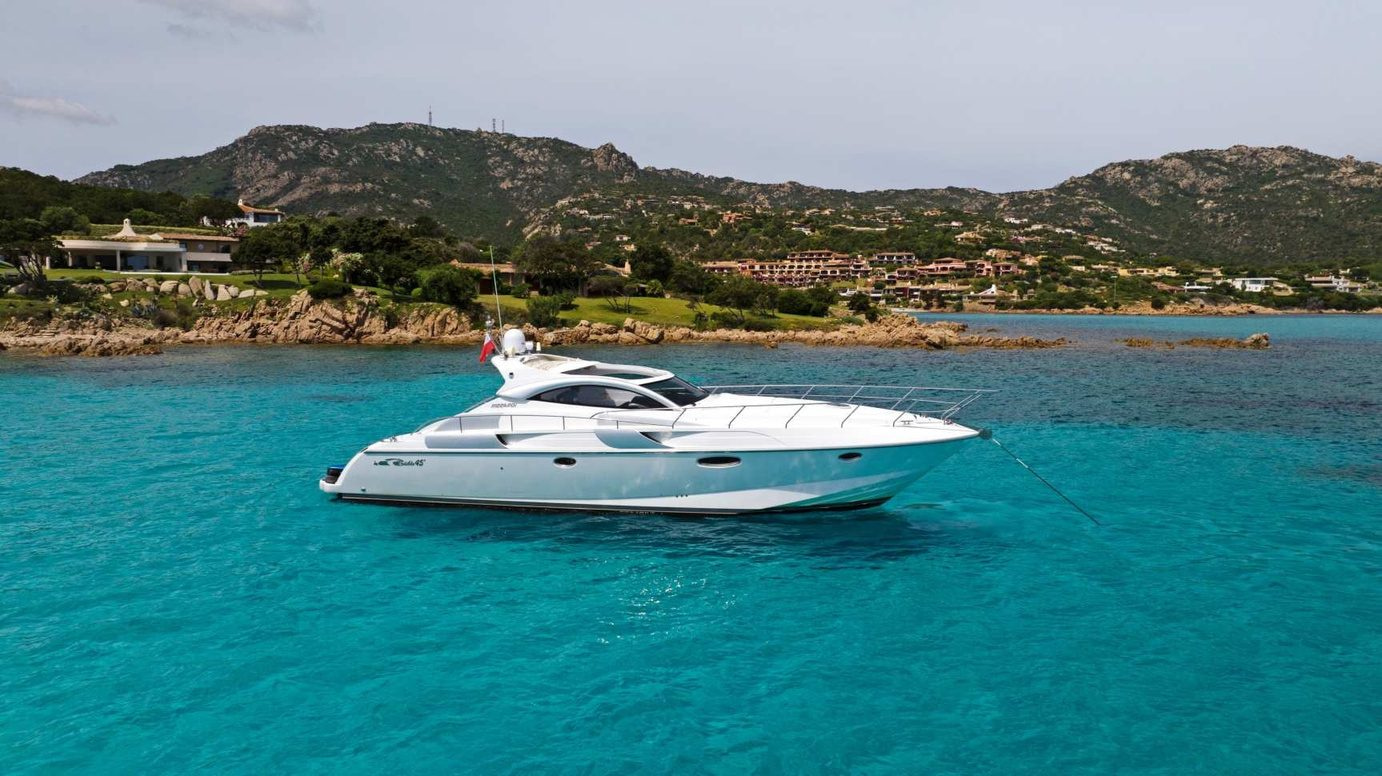 2020 Rizzardi 45 "Incredible" zu chartern (photo 4)