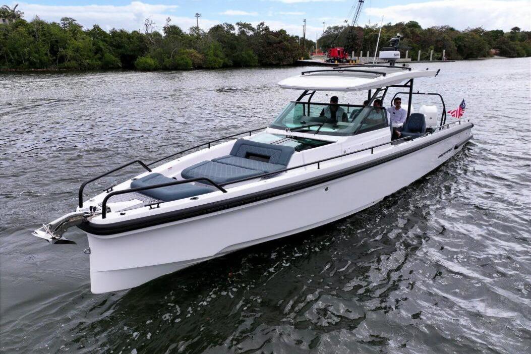 2022 Axopar 37 Sun-Top à vendre (photo 8)