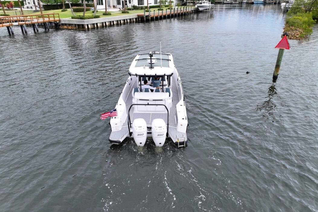 2022 Axopar 37 Sun-Top à vendre (photo 9)